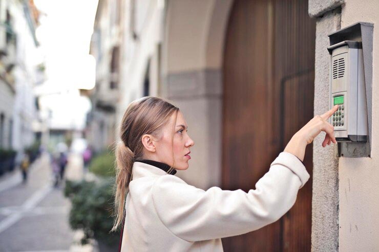 تعمیر-آیفون-تصویری-بصورت-شبانه-روزی