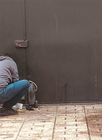 10-روش‌-نگهداری-درب-برقی-پارکینگ